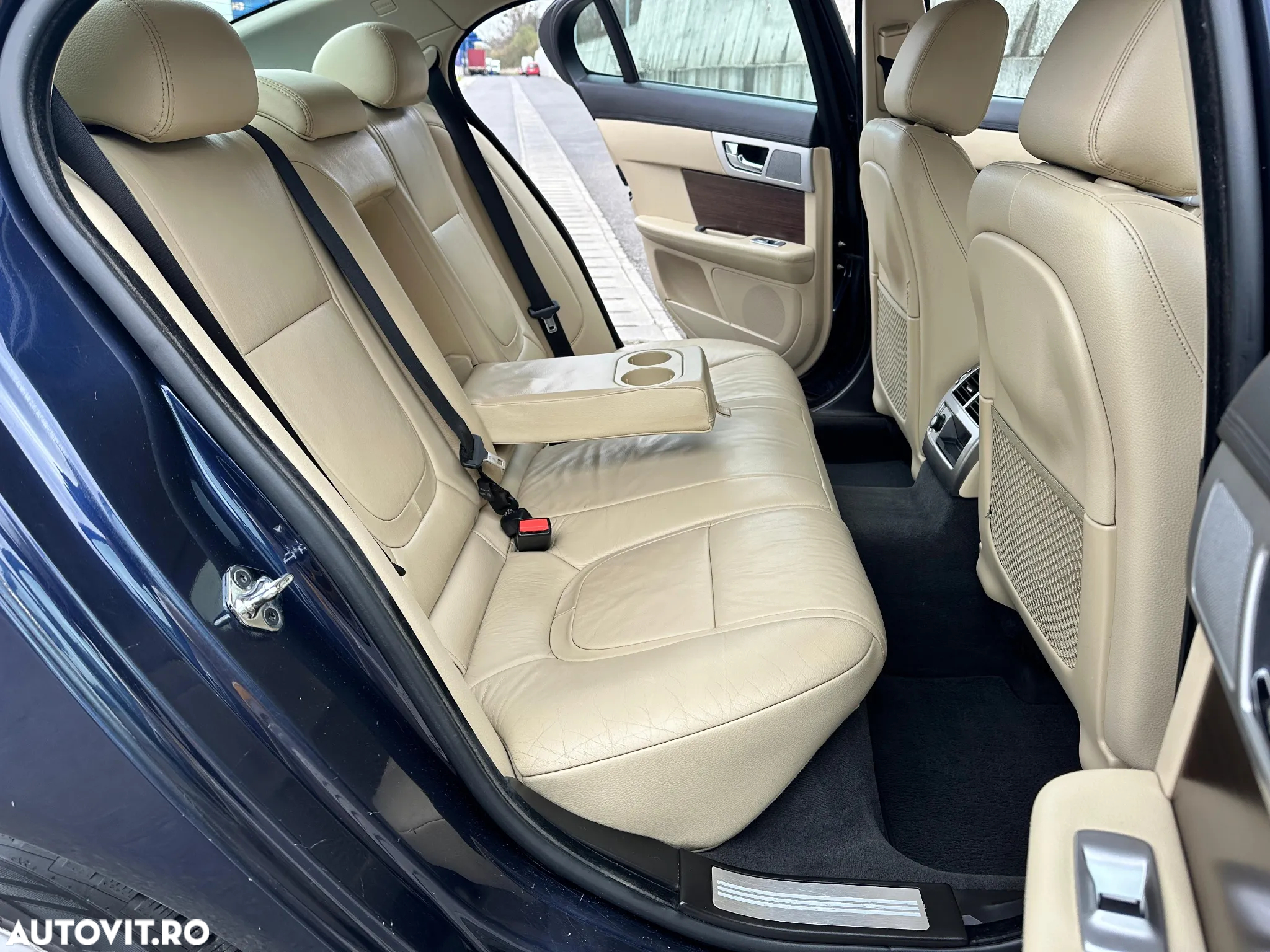 Jaguar XF 2.2D - 25