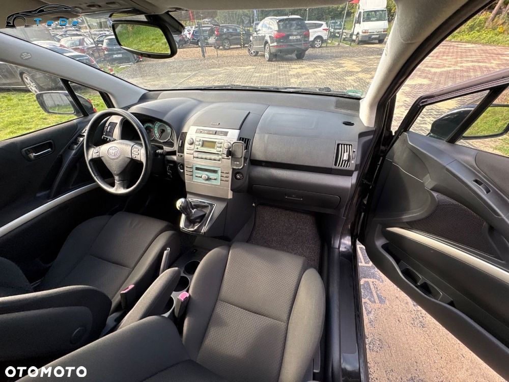 Toyota Corolla Verso 1.8 Prestige + 7os - 31