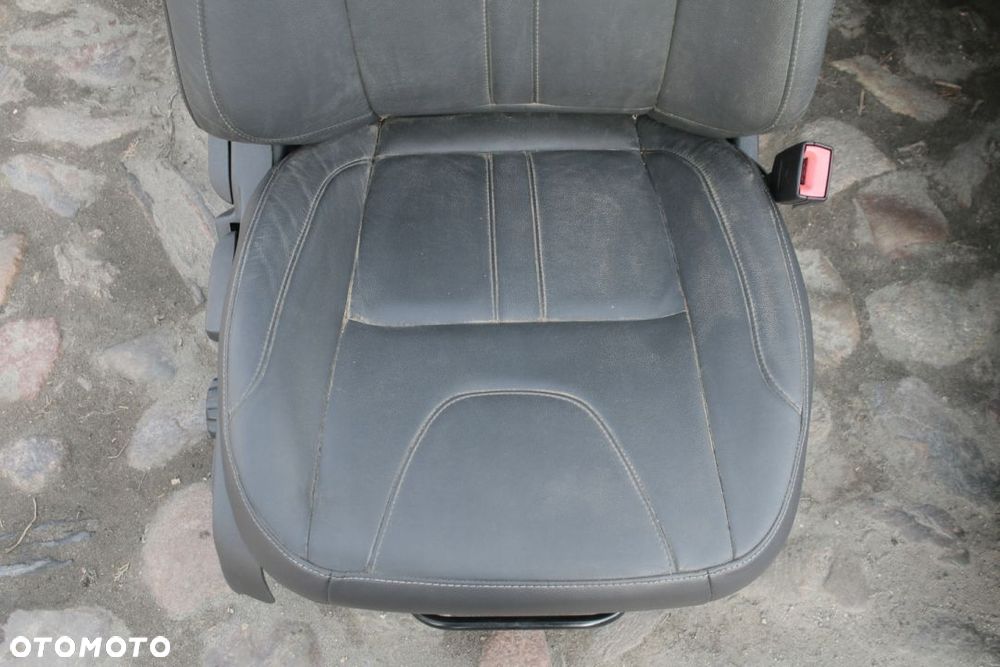 fotel prawy pasażera Ford Kuga MK2 - 2