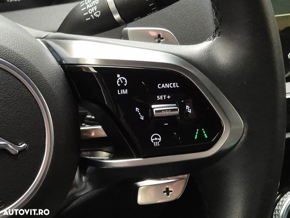 Jaguar XE D200 Aut. R-Dynamic SE - 23