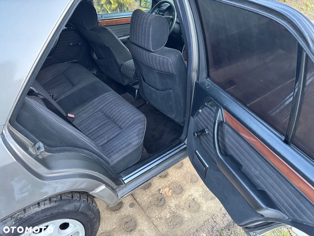 Mercedes-Benz W124 (1984-1993) - 18