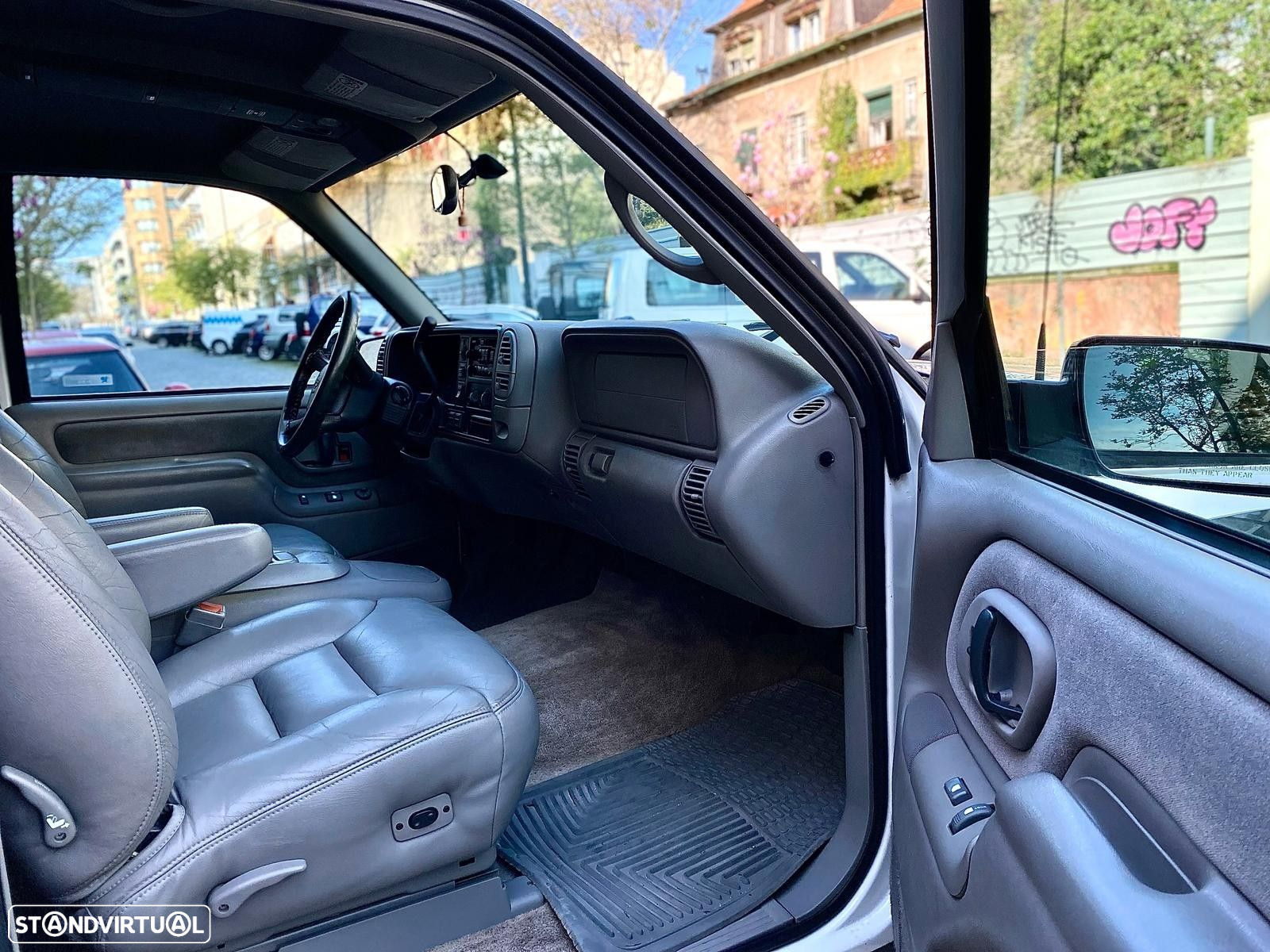 Chevrolet Tahoe - 26