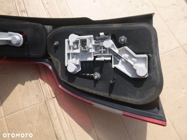 LAMPA PRAWY TYŁ PRAWA TYLNA VOLVO V50 04-07 - 12