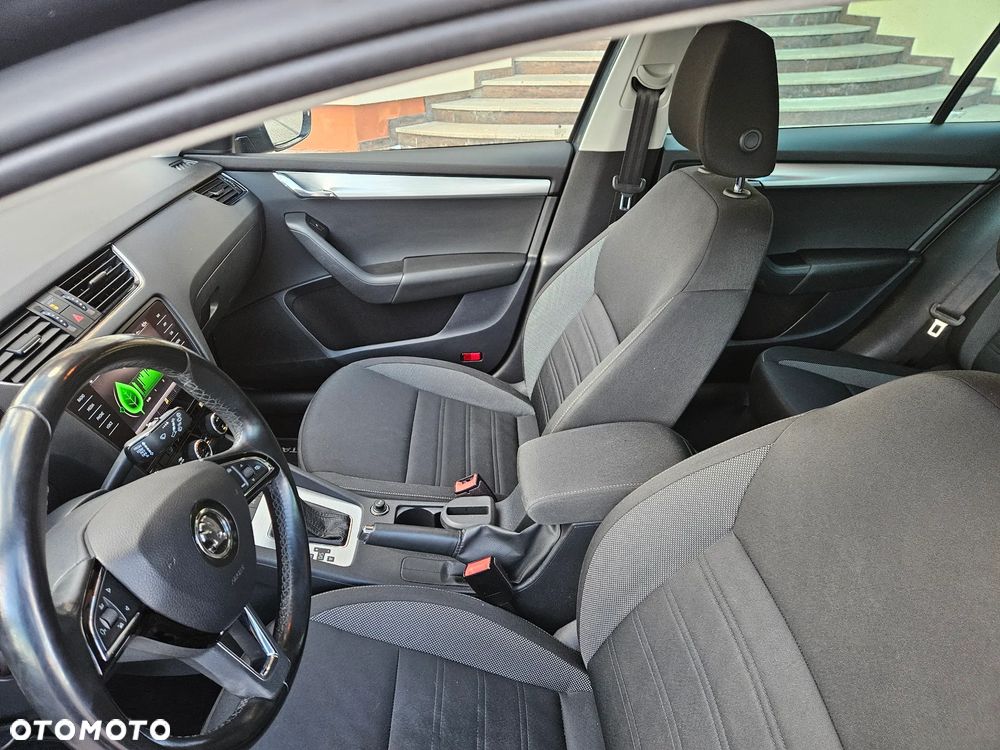 Skoda Octavia 1.6 TDI DSG Ambition - 20