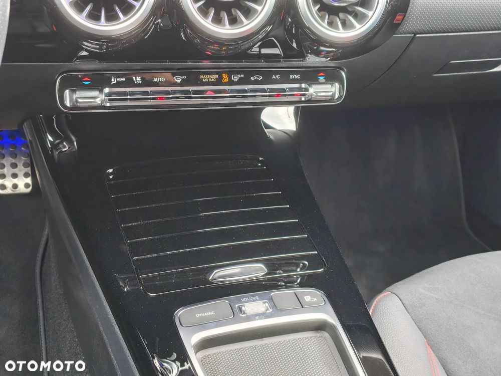 Mercedes-Benz CLA 200 mHEV AMG Line 7G-DCT - 14