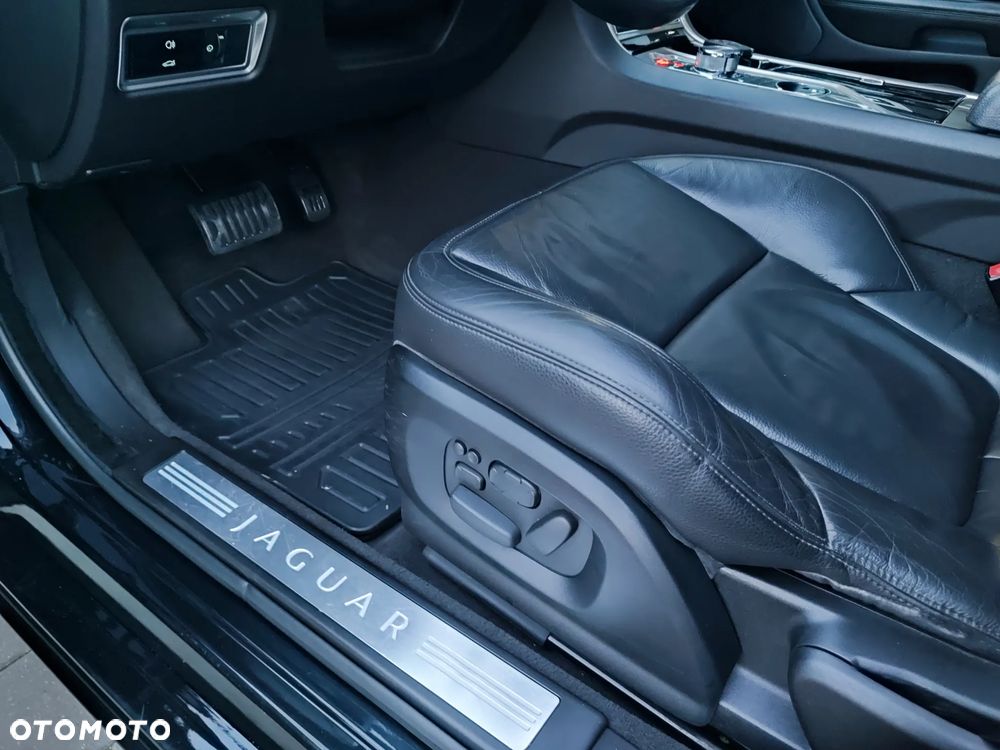 Jaguar XF 2.2 D R-Sport - 21