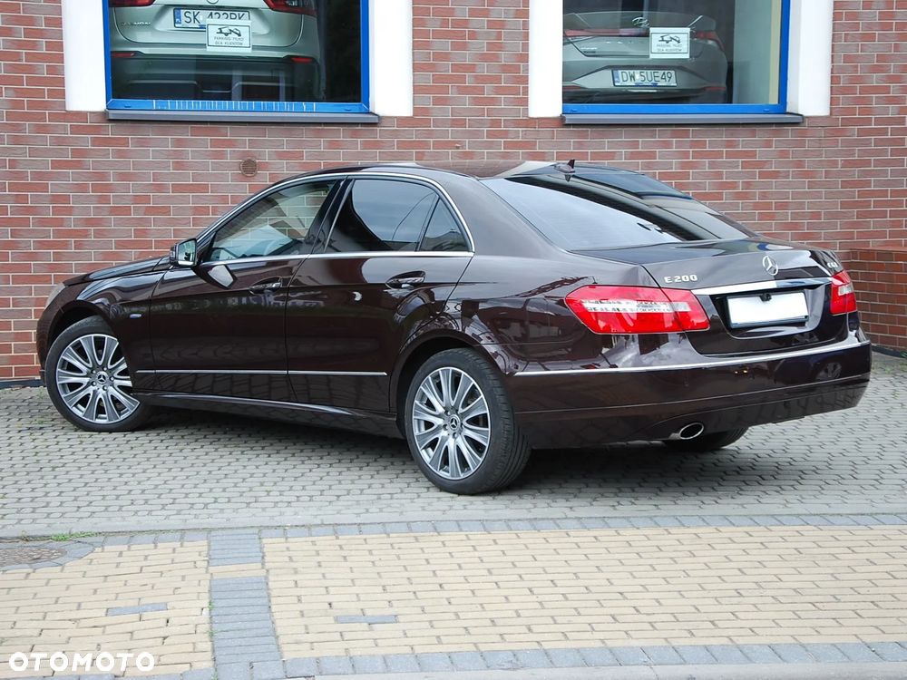Mercedes-Benz Klasa E ver-200-cgi-blueefficiency-elegance - 6