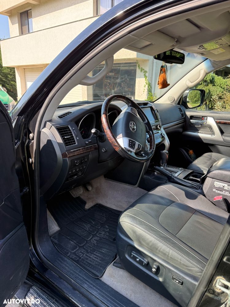 Toyota Land Cruiser 250 - 8