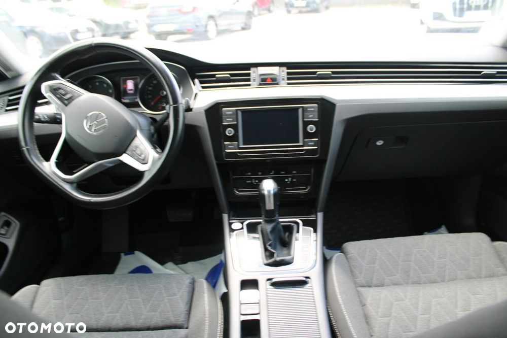 Volkswagen Passat - 16