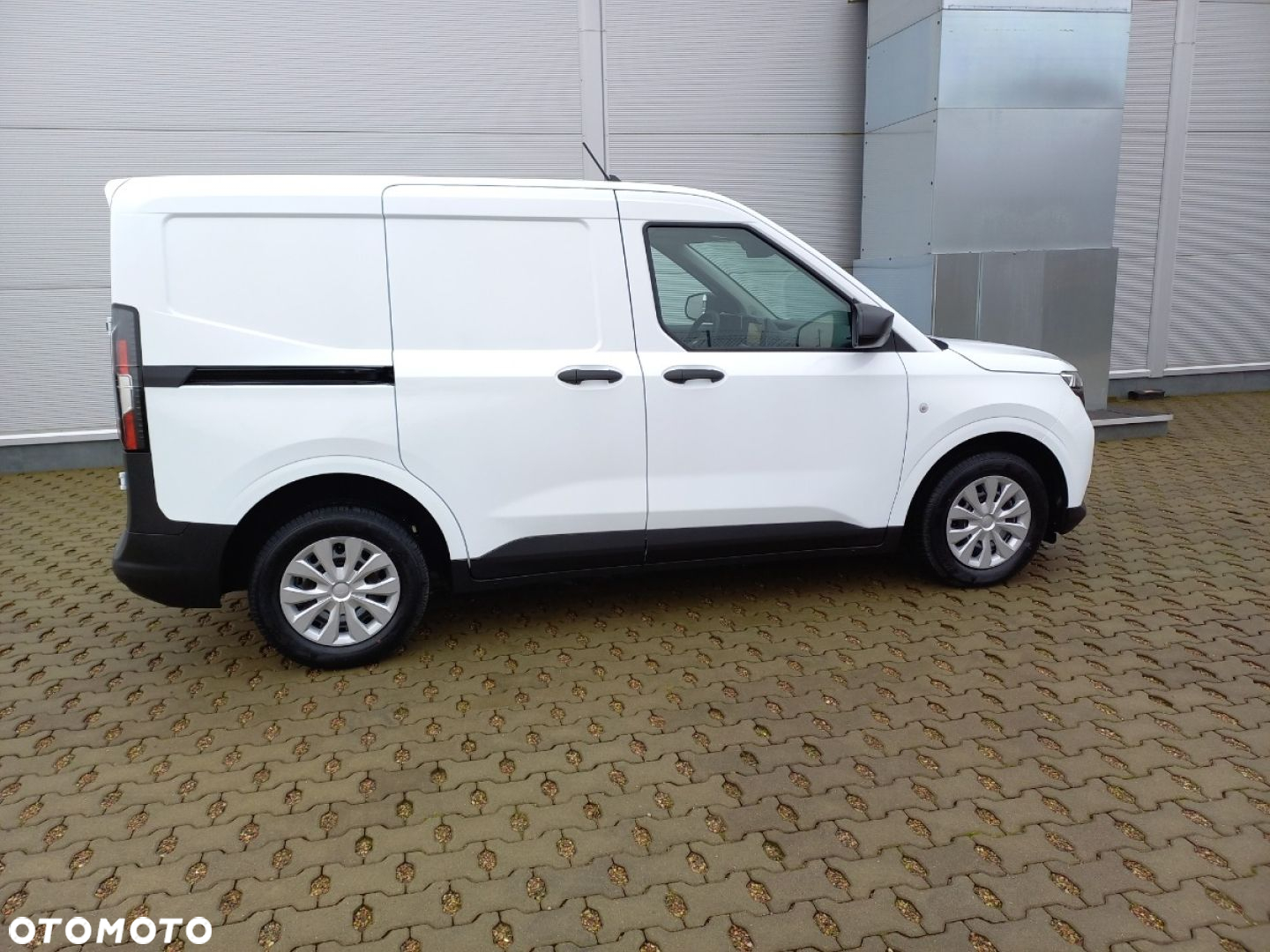Ford Transit Courier - 7