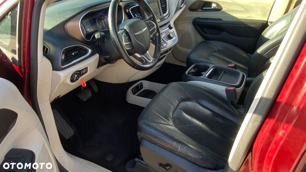 Chrysler Pacifica - 16