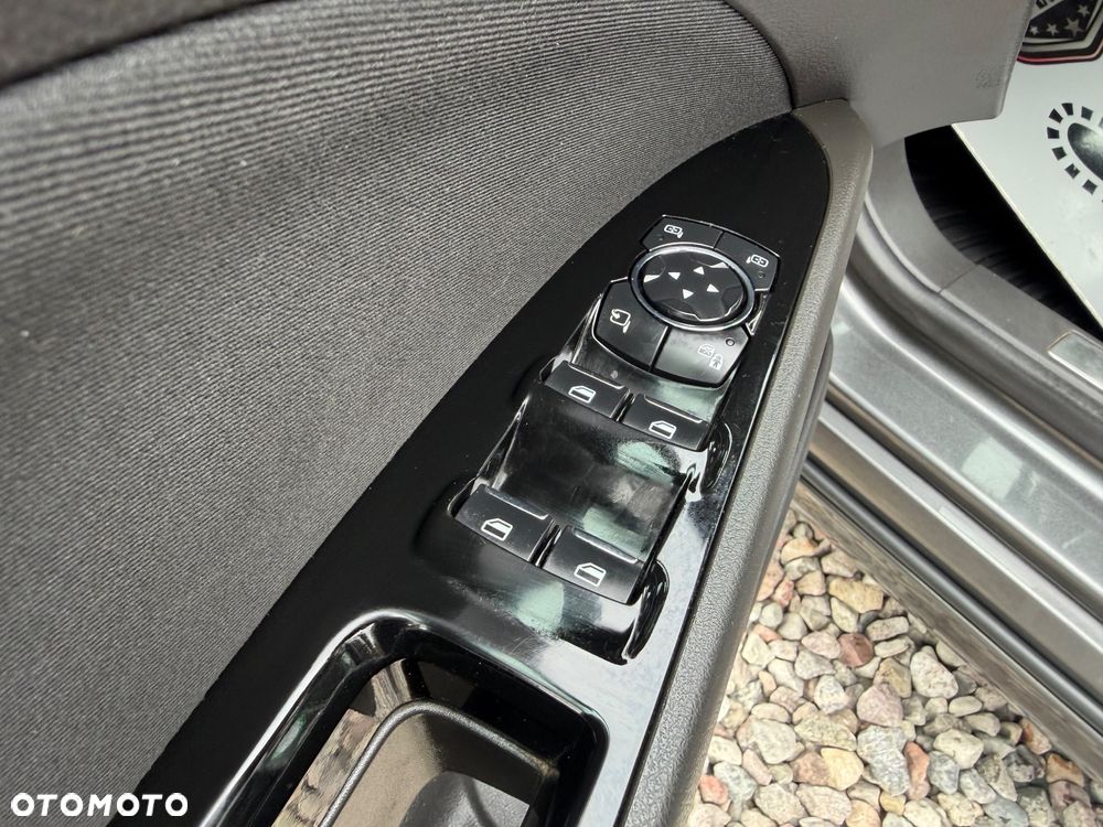 Ford Mondeo - 32