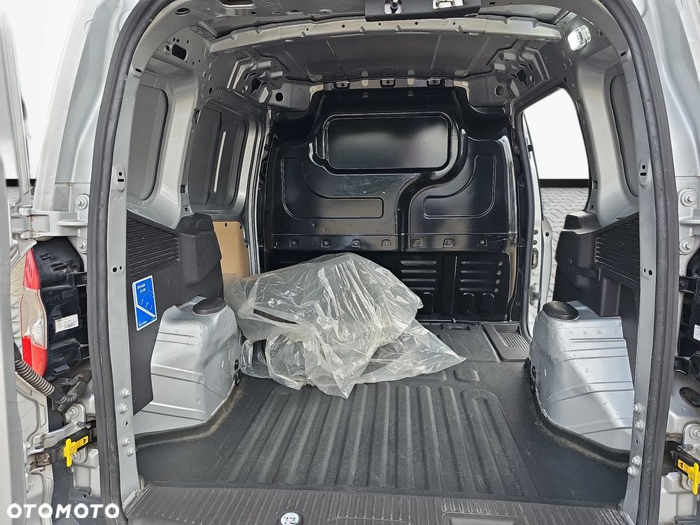 Ford Transit Courier - 13