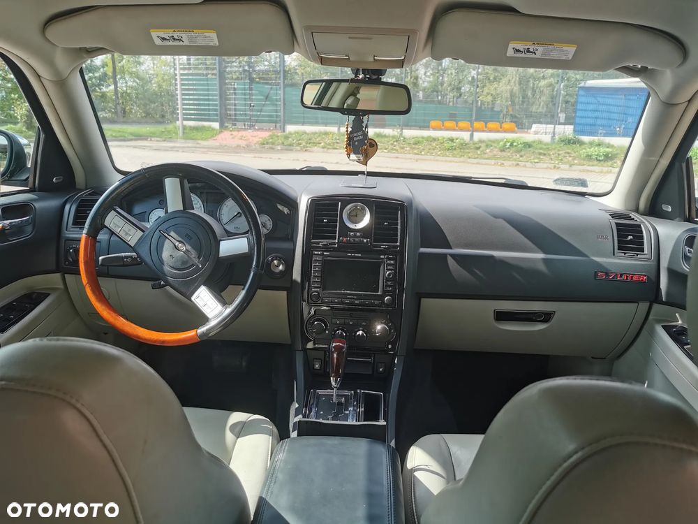 Chrysler 300C 5.7 V8 Hemi AWD - 12