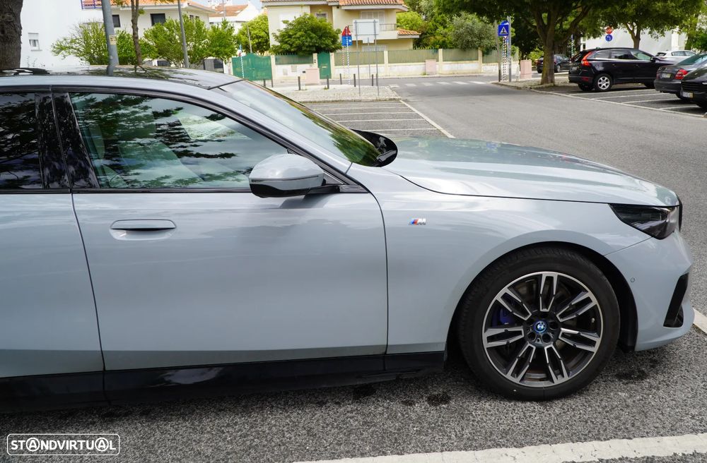 BMW i5 - 12