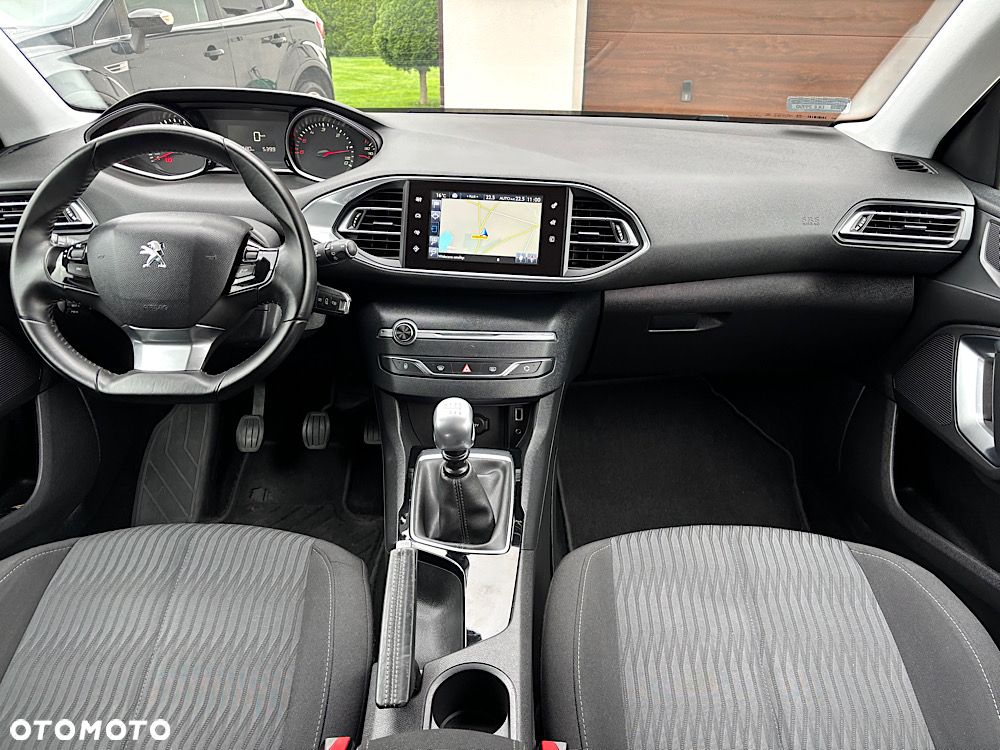 Peugeot 308 1.6 e-HDi Allure S&S - 26