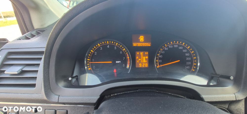 Toyota Avensis - 8