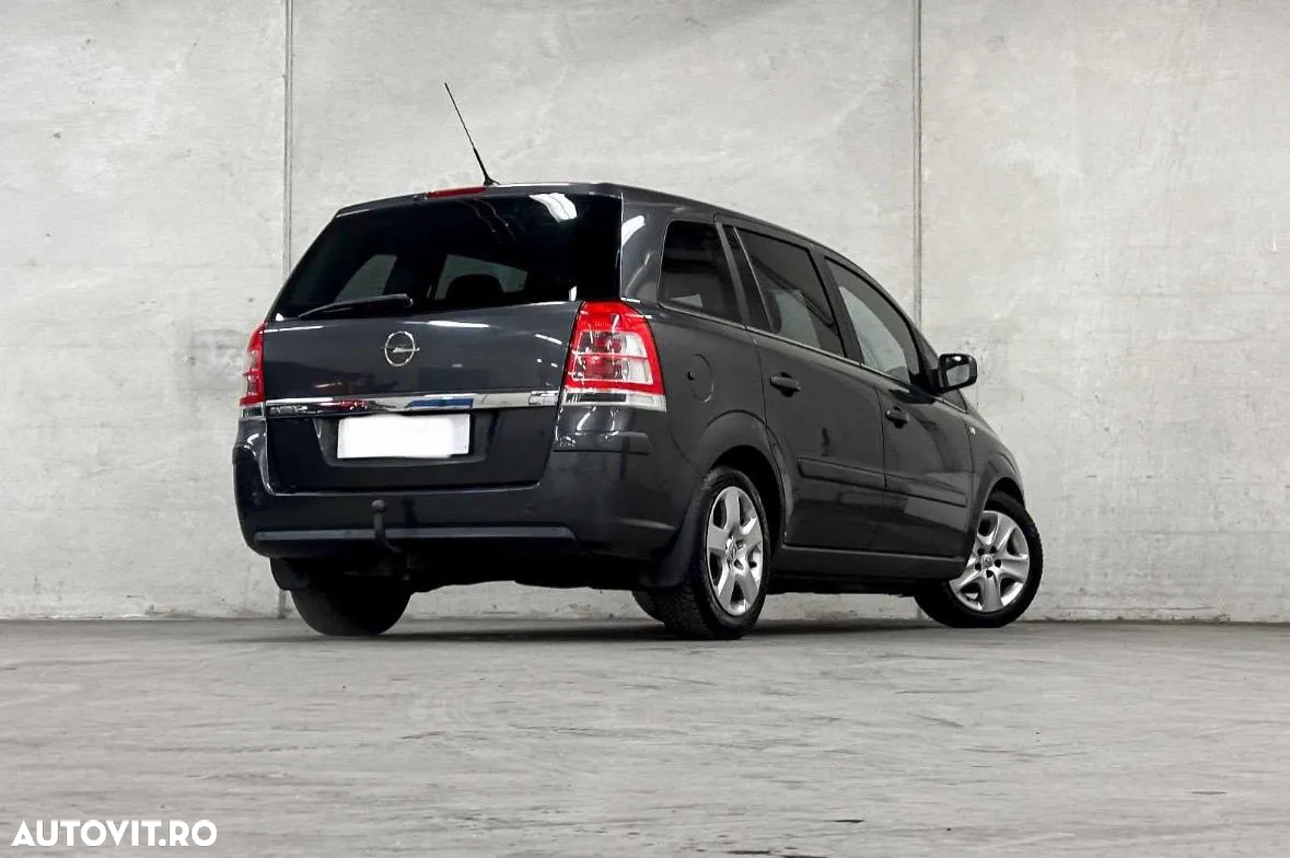 Opel Zafira 1.8 Essentia Easytronic - 3
