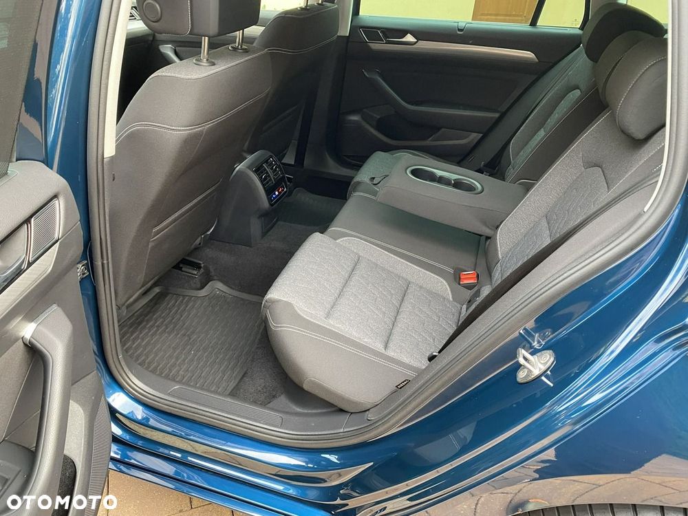 Volkswagen Passat - 32
