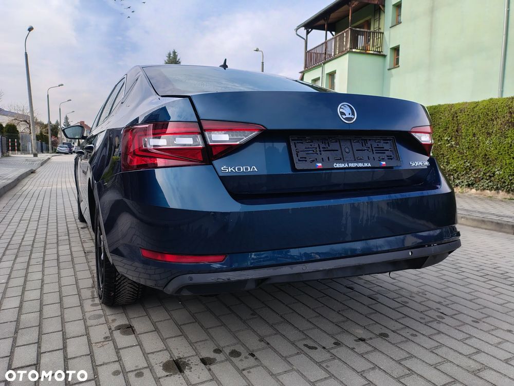 Skoda Superb 2.0 TDI Premium Edition - 8
