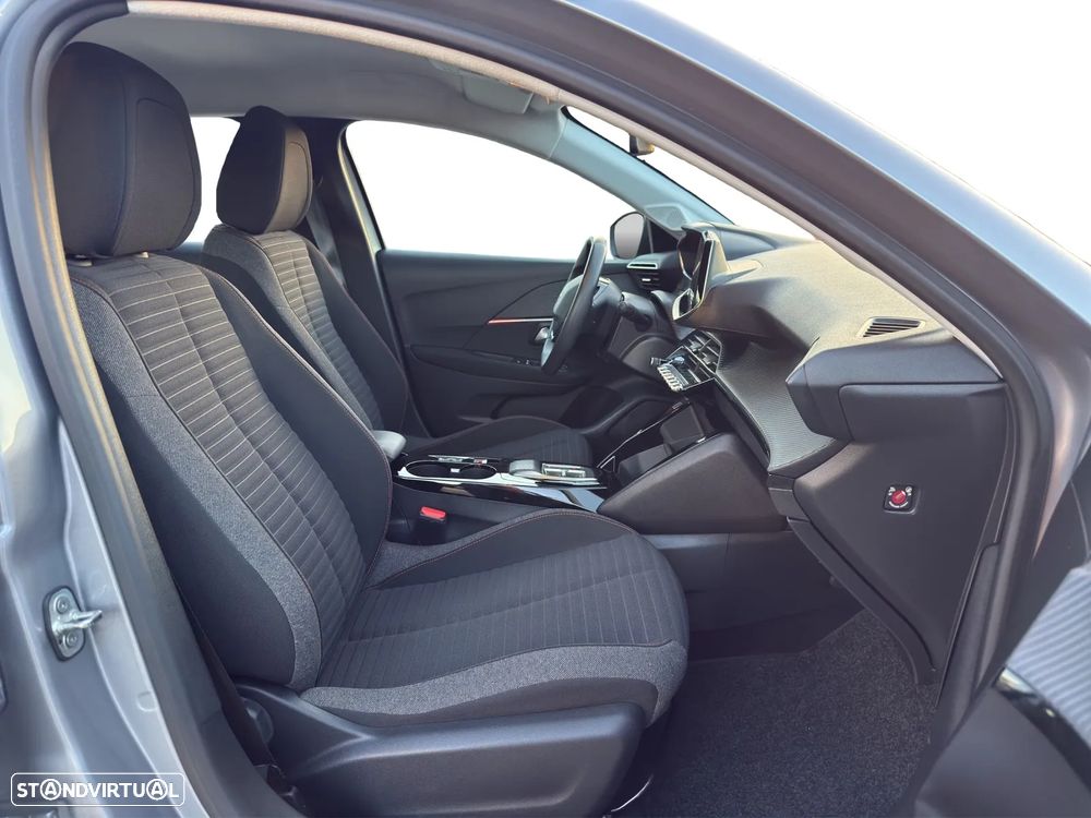 Peugeot e-208 - 15