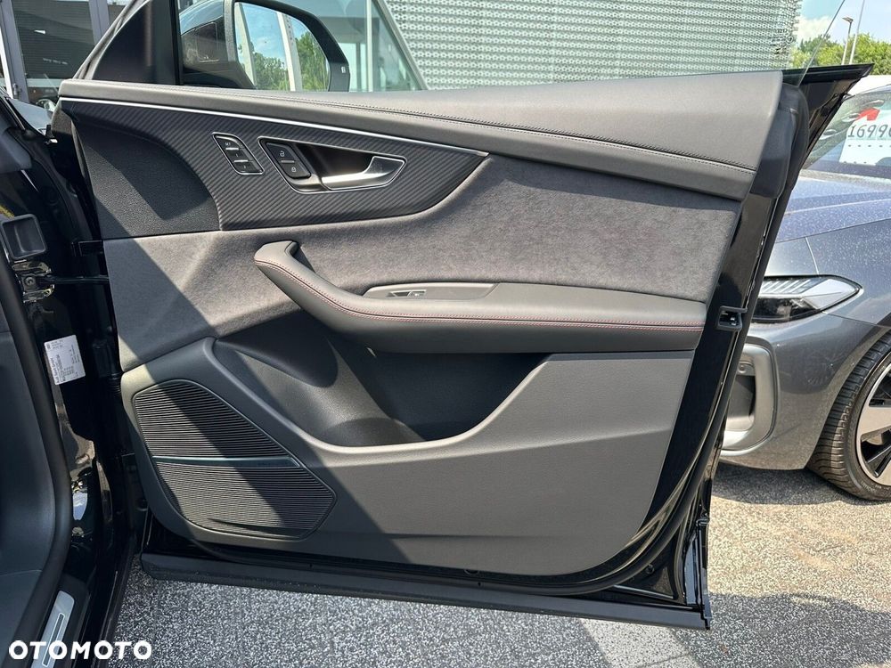 Audi RS Q8 - 30