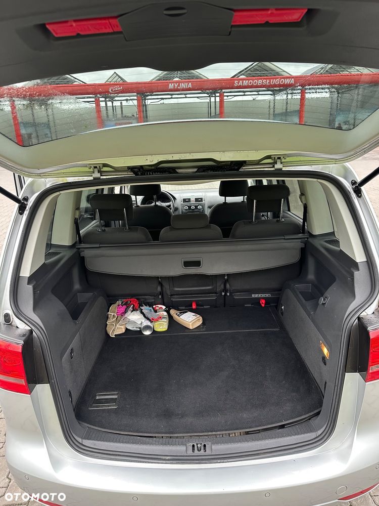 Volkswagen Touran - 11