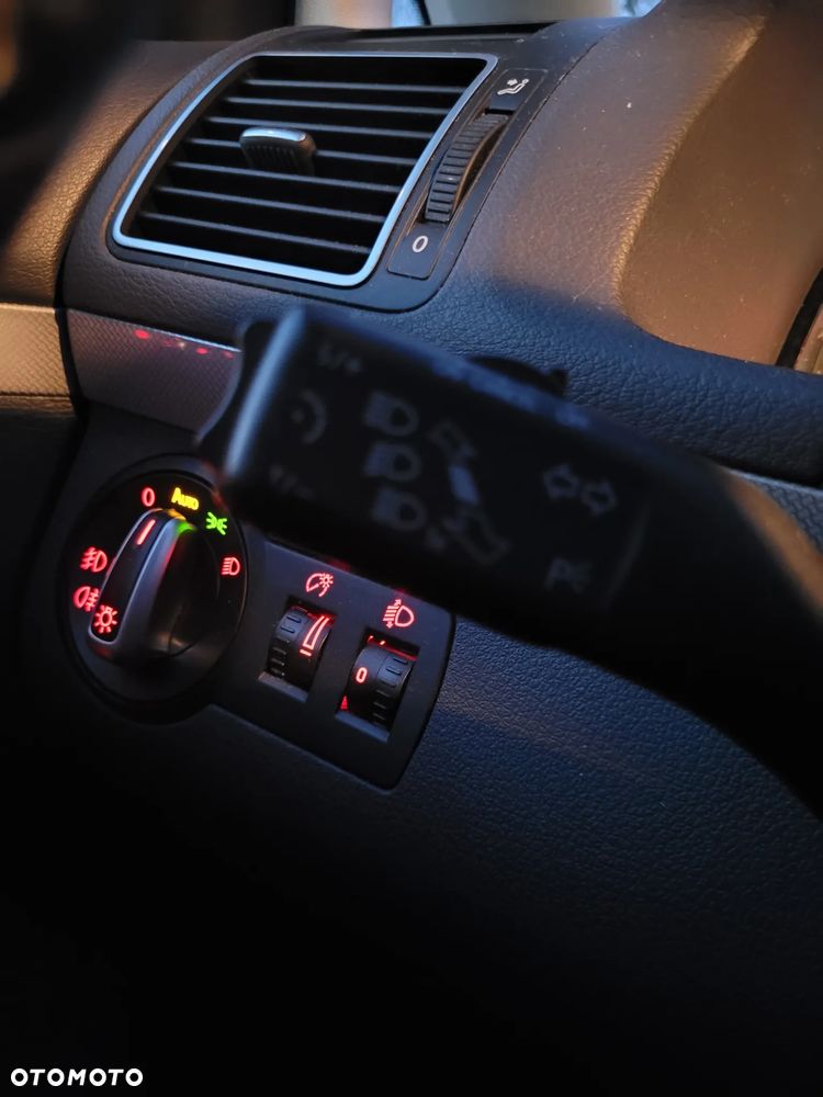 Volkswagen Touran 2.0 TDI DPF MATCH - 20