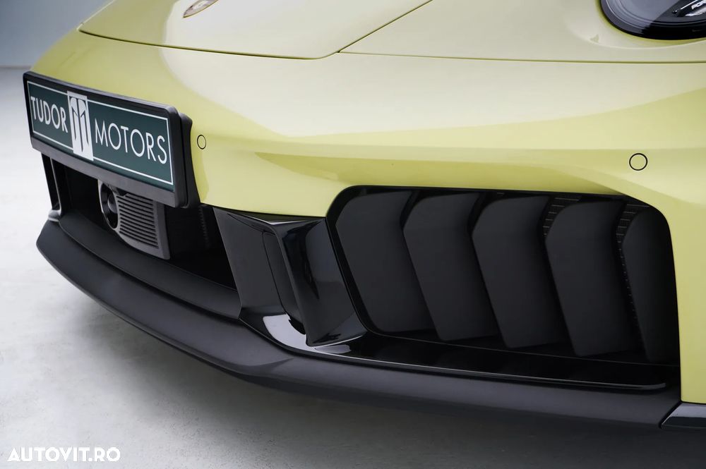 Porsche 911 Carrera 4 GTS PDK - 15