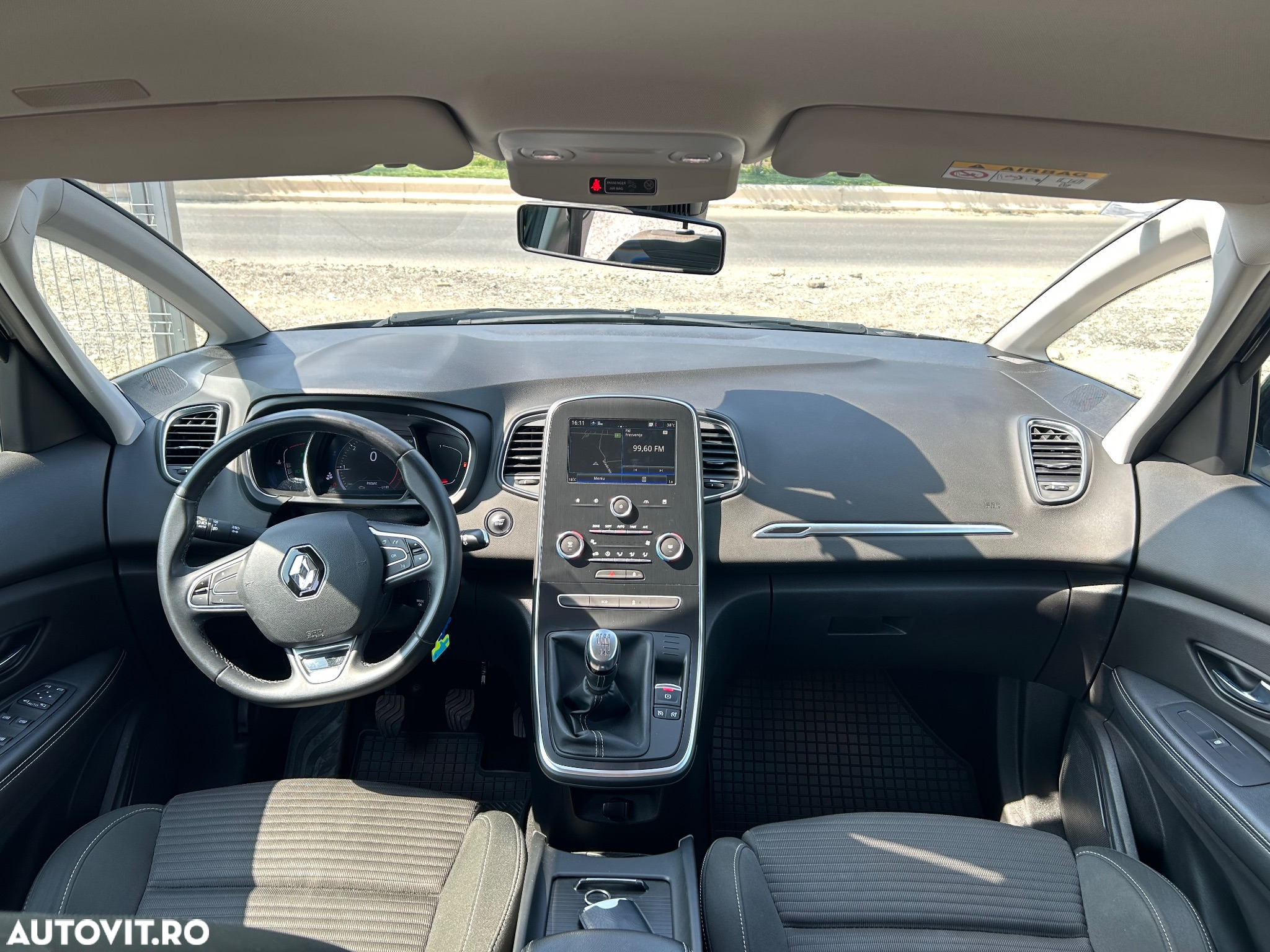 Renault Scenic BLUE dCi 120 BUSINESS EDITION - 10