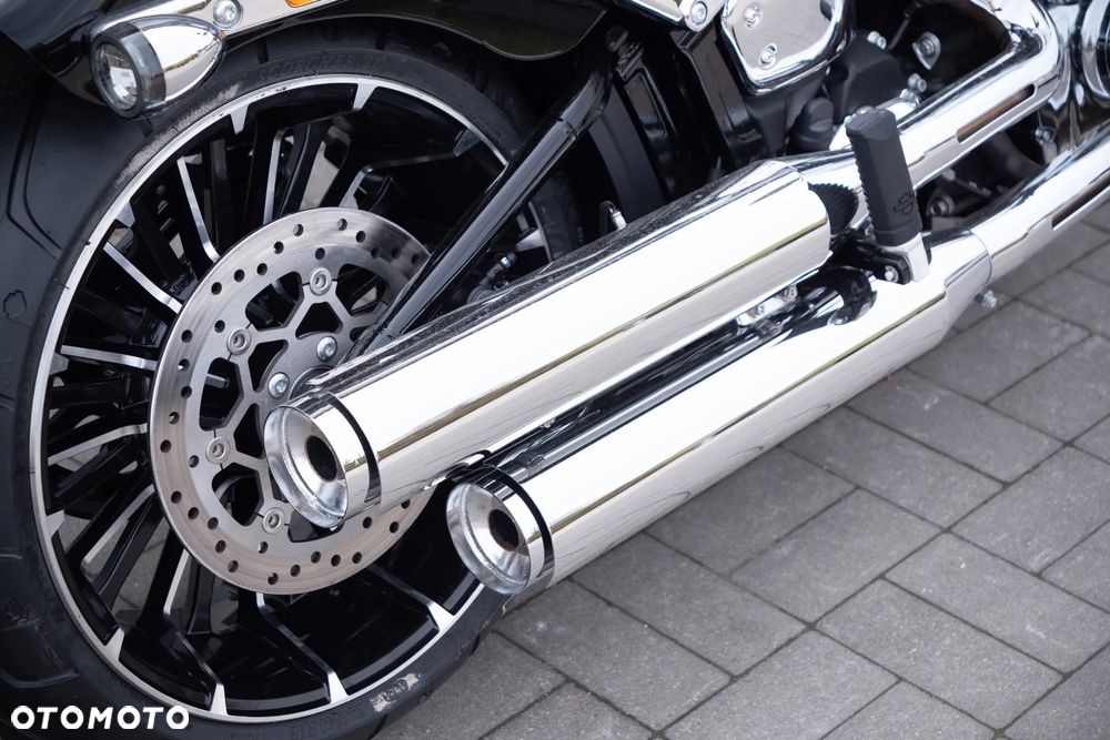 Harley-Davidson Softail Breakout - 14