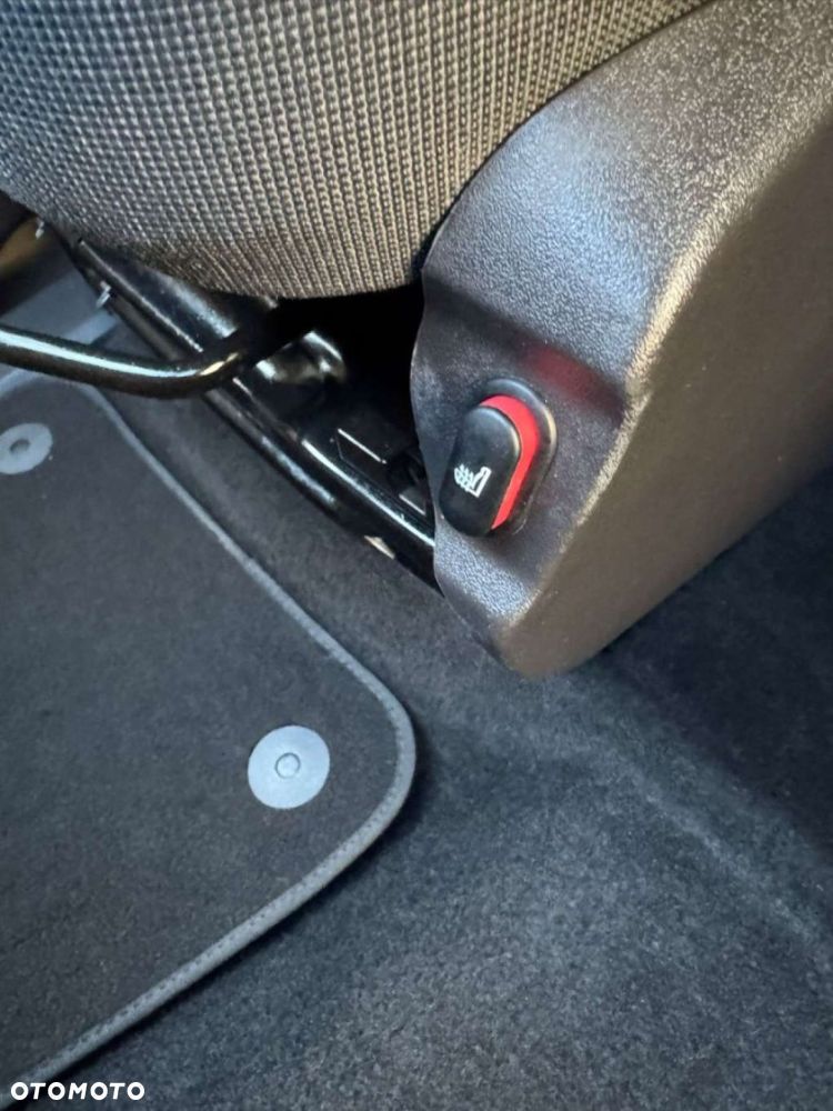 Ford Tourneo Custom - 38