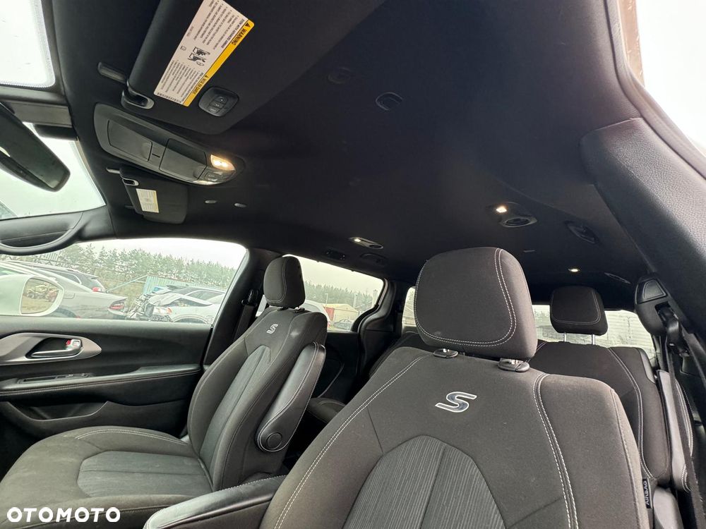 Chrysler Pacifica - 13