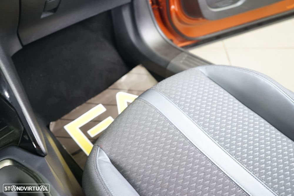 Peugeot 2008 1.2 PureTech Allure Pack - 37