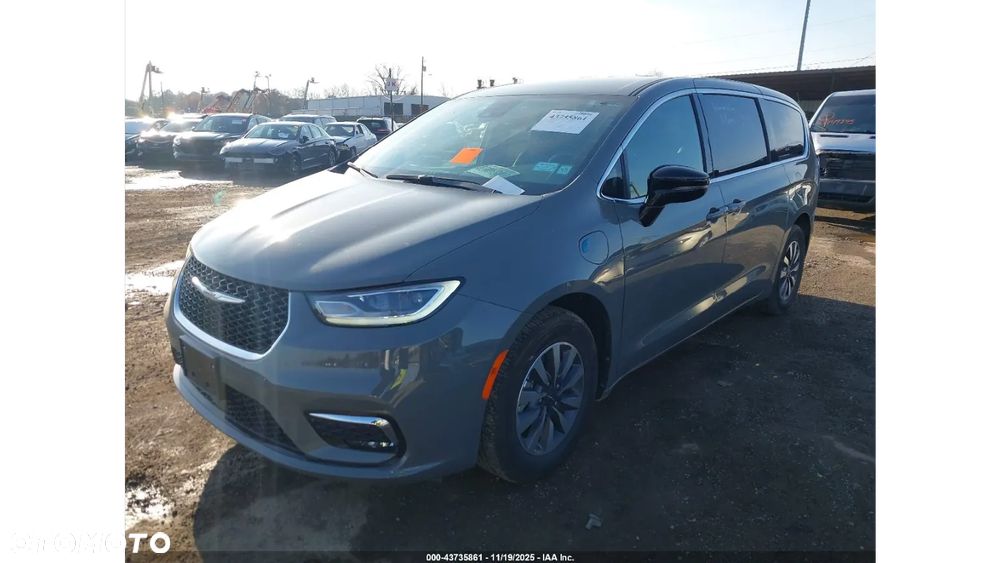 Chrysler Pacifica - 3