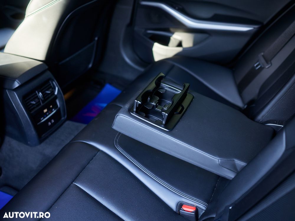 BMW Seria 3 320i xDrive AT - 33
