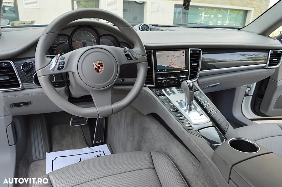 Porsche Panamera 4S PDK - 30