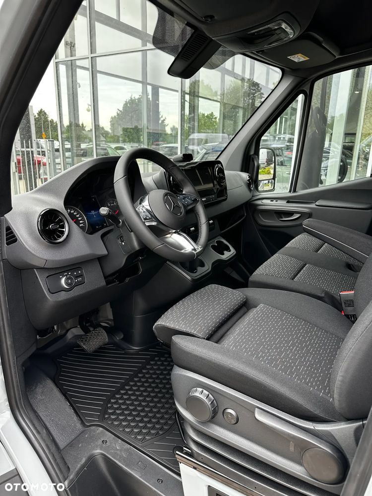 Mercedes-Benz Sprinter - 15