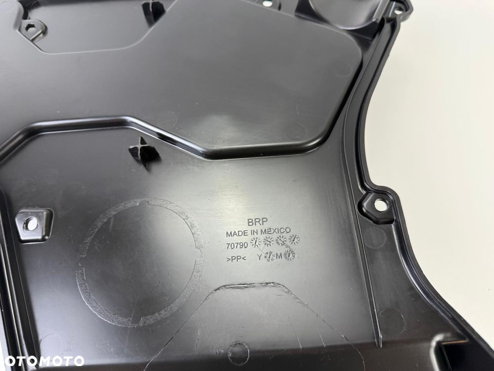 Wykończenie przedniego panelu Can-Am Defender HD10 2022+ - 16