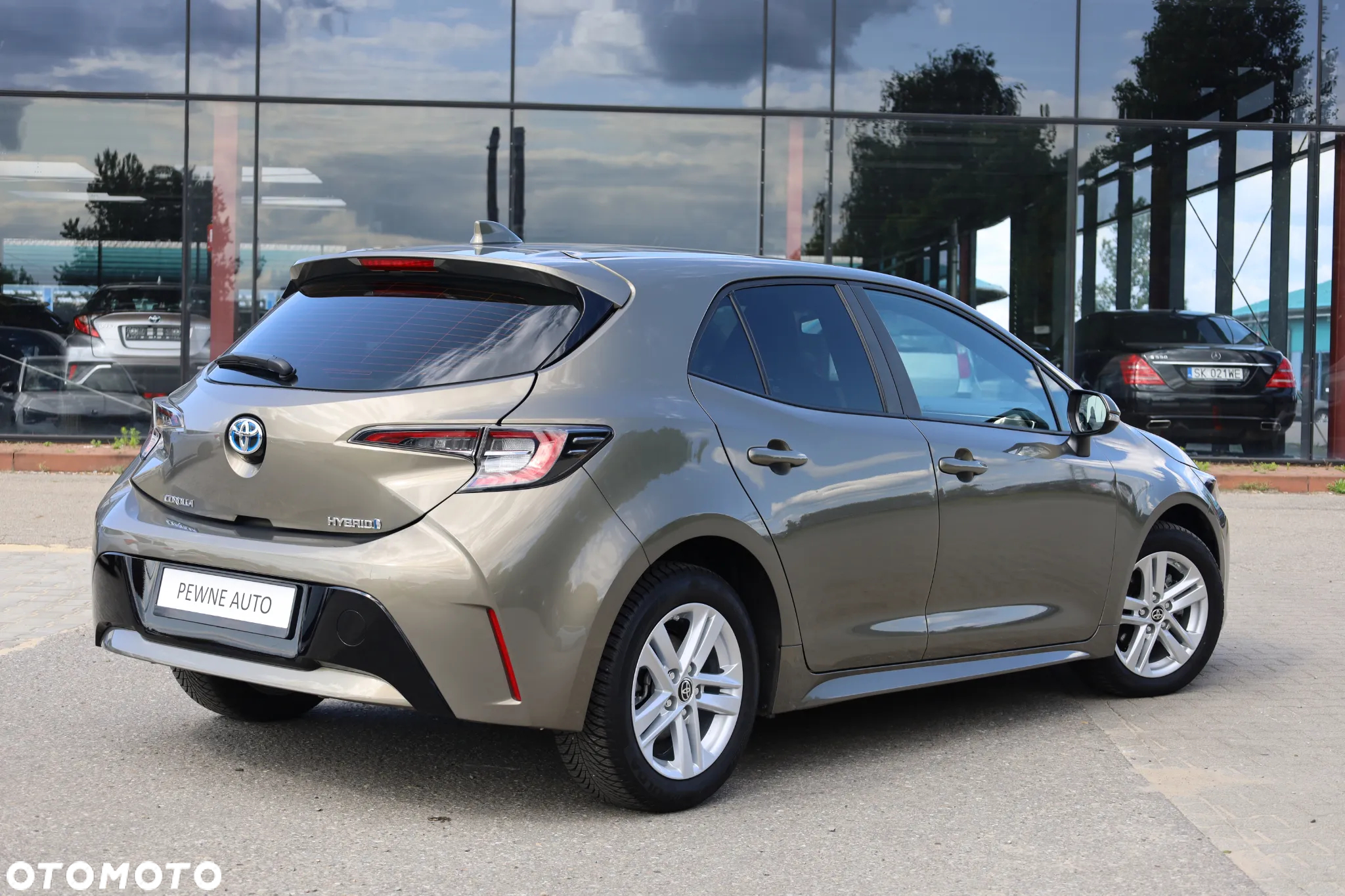 Toyota Corolla 1.8 Hybrid - 18