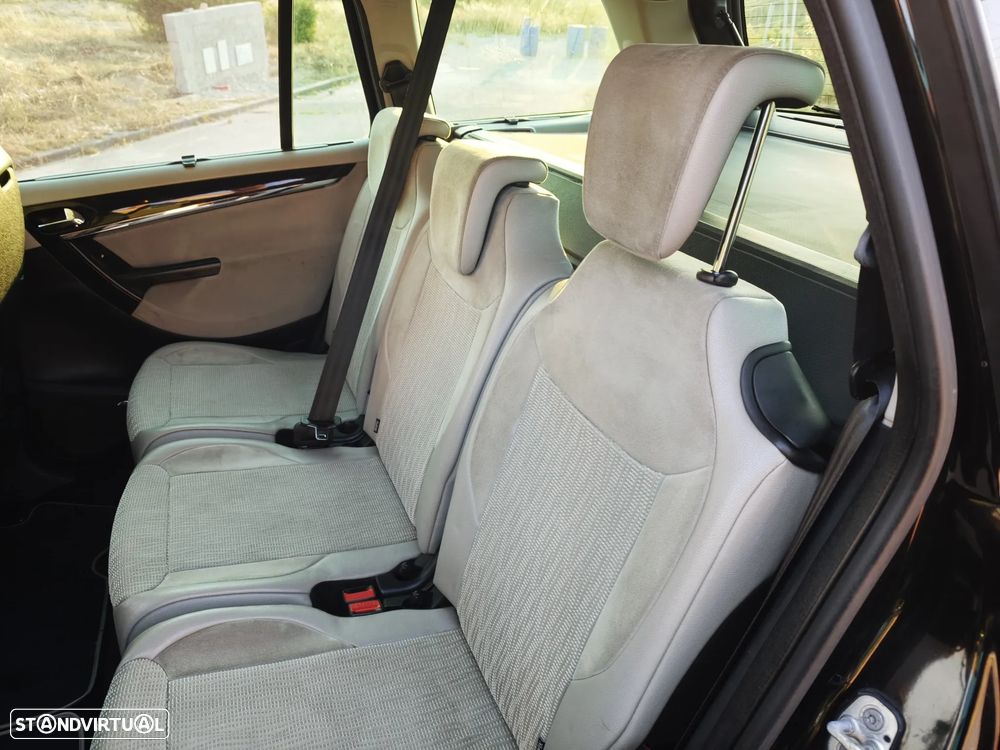 Citroën C4 Grand Picasso 1.6 e-HDi Exclusive CMP6 - 17