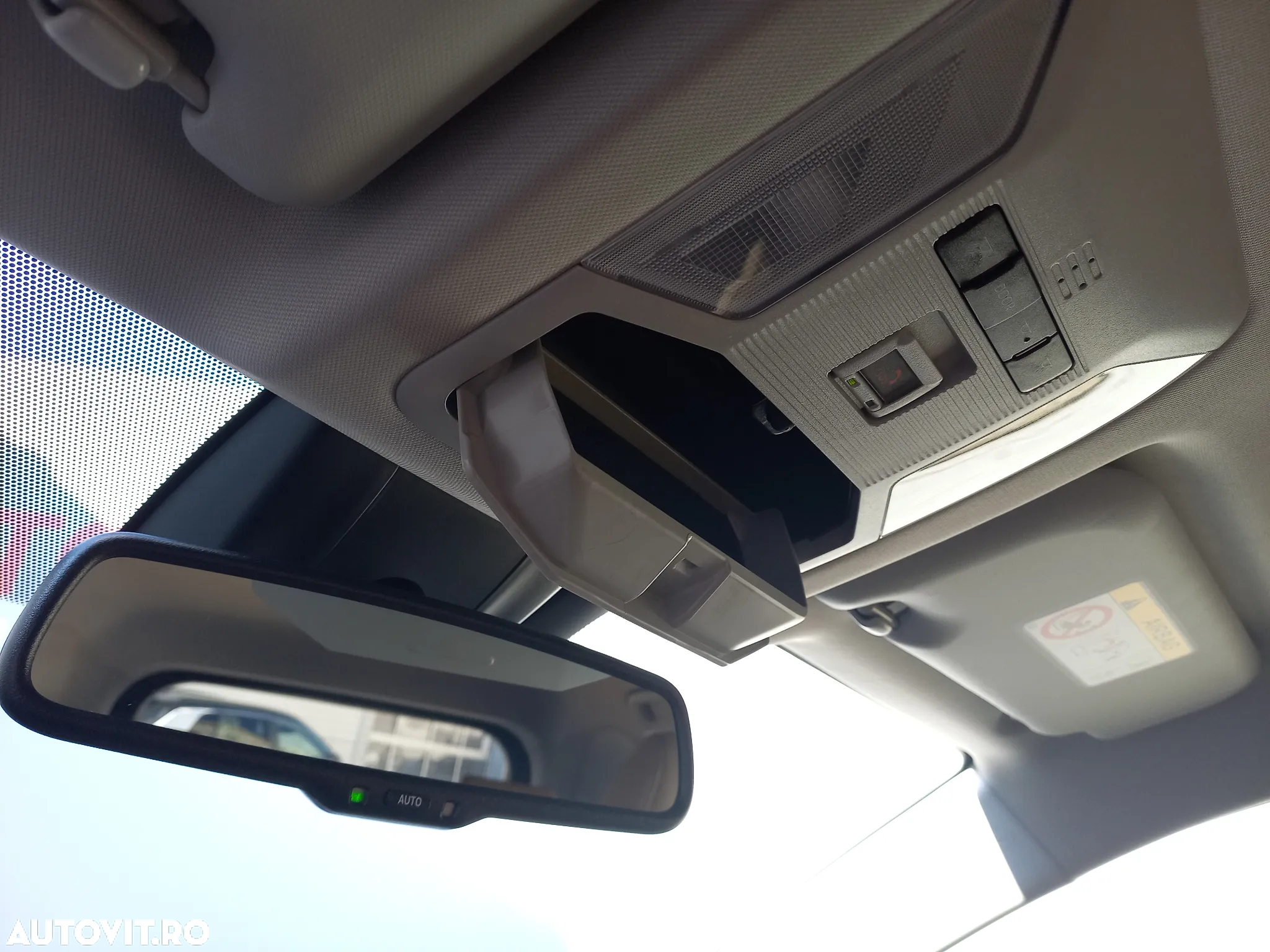 Toyota RAV4 2.5 Hybrid VVT-iE 4x4 Luxury - 28