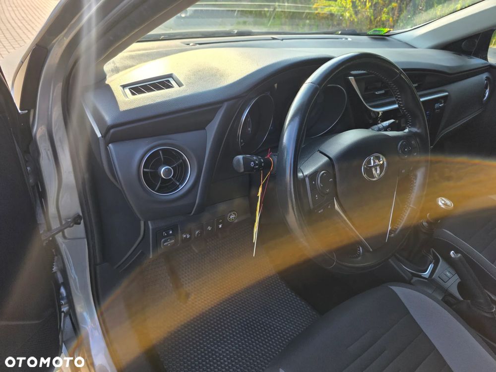 Toyota Auris 1.6 Premium - 39