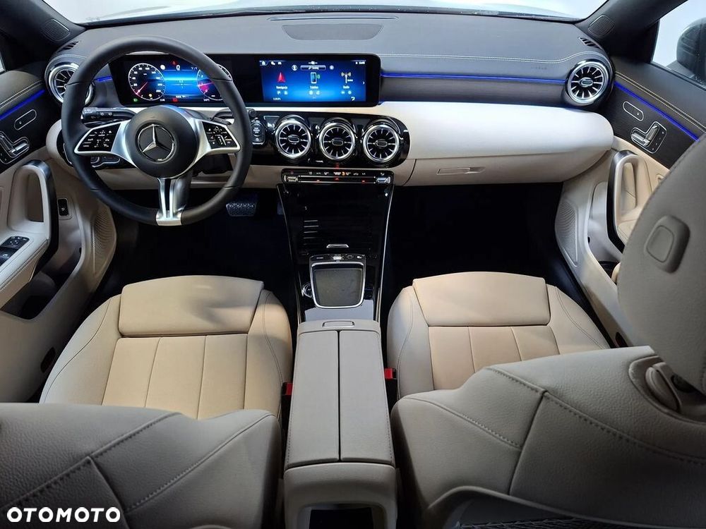Mercedes-Benz CLA 200 Progressive 7G-DCT - 4