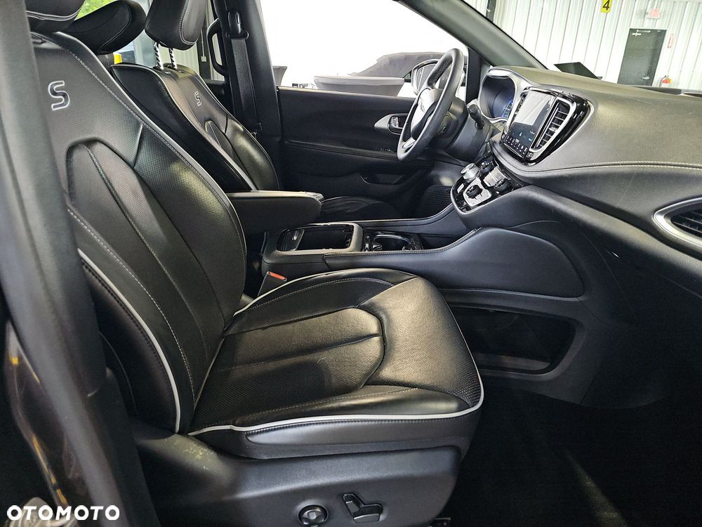 Chrysler Pacifica - 10