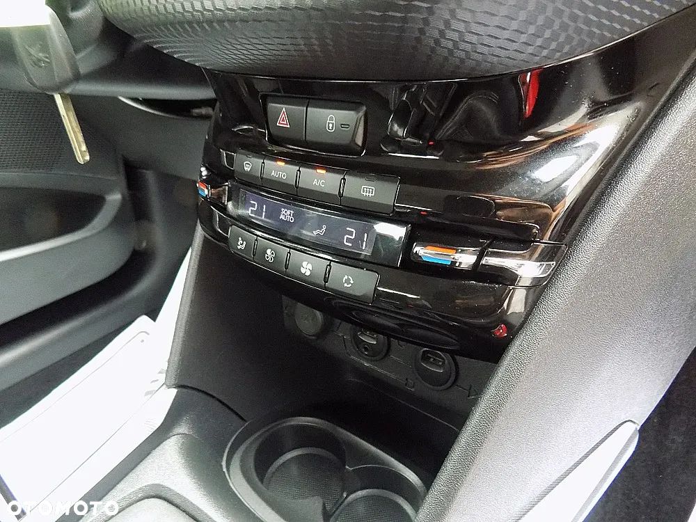 Peugeot 2008 PureTech 82 Style - 16