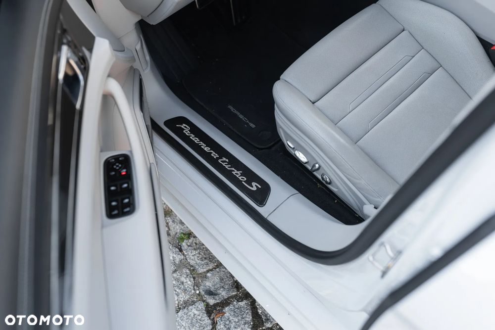 Porsche Panamera Turbo S - 34