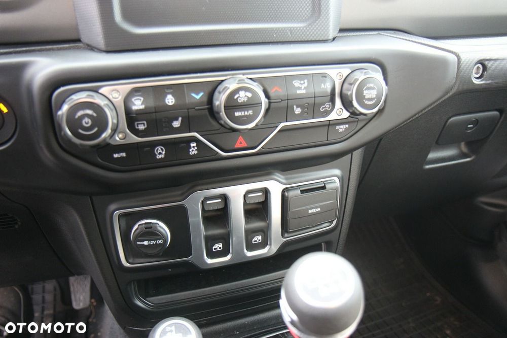 Jeep Wrangler - 23
