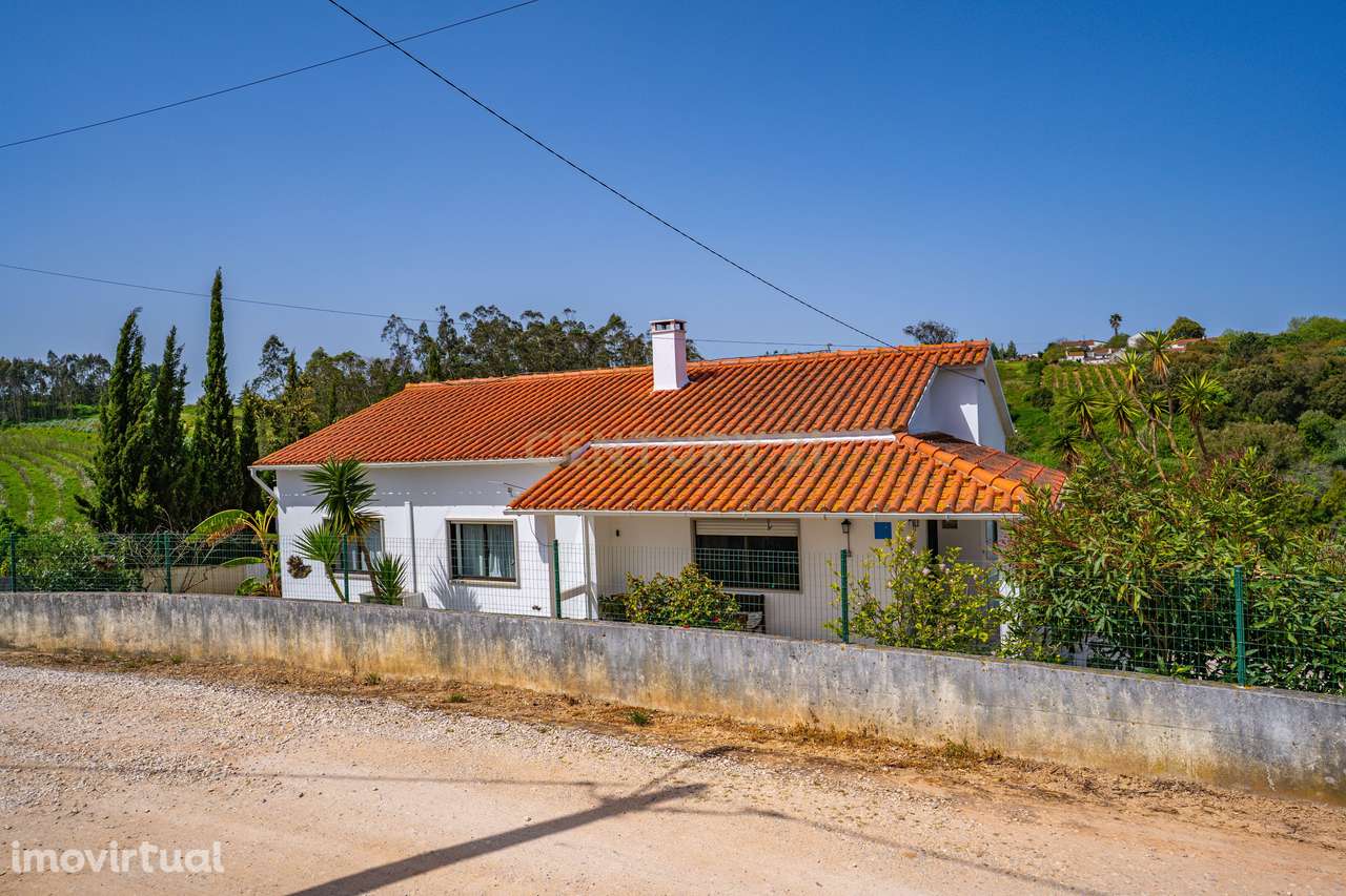 Moradia T3 localizada no Carvalhal, Bombarral - Grande imagem: 3/47