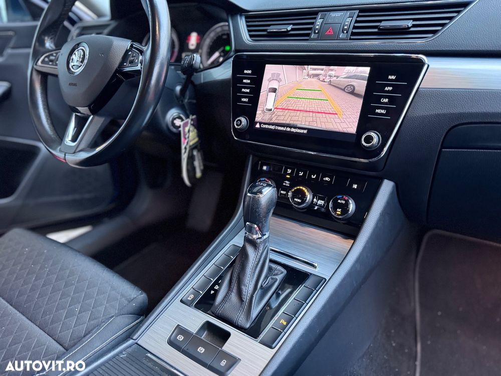 Skoda Superb Combi 2.0 TDI DSG Premium Edition - 9